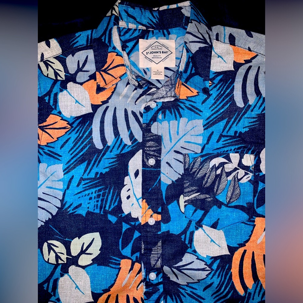 St. John’s | Short Sleeve | One breast pocket | Blue w/Leafs
